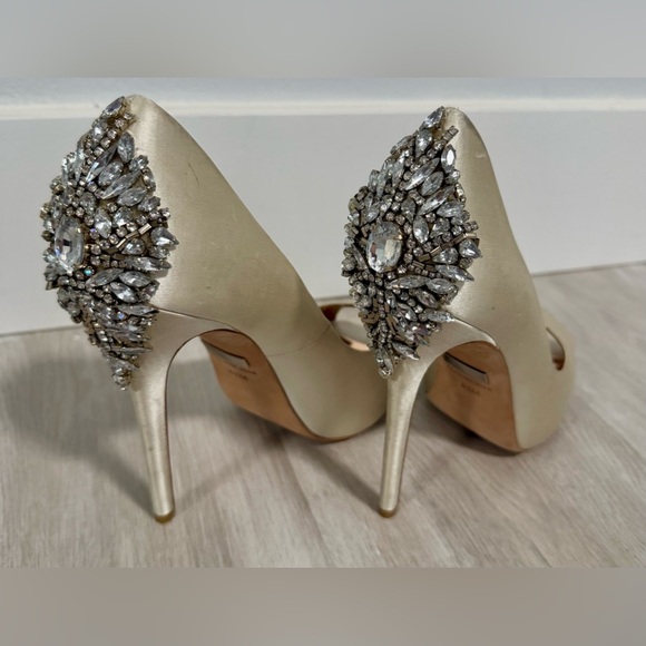 Badgley Mischka Peep Toe Heels, Size 8 1/2, Color Latte Satin - Picture 8 of 15